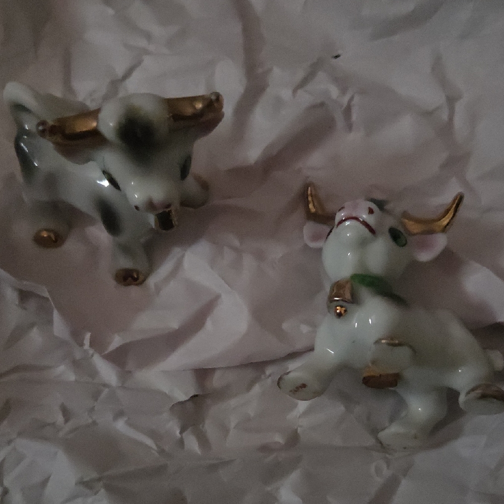 Ceramic Cow Figurines with Gold Accents Merry  Cows Japan Salt An Pepper Vintage